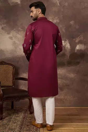Men maroon silk blend solid embroidered straight kurta