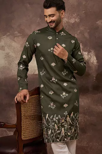 Men green silk blend solid embroidered straight kurta