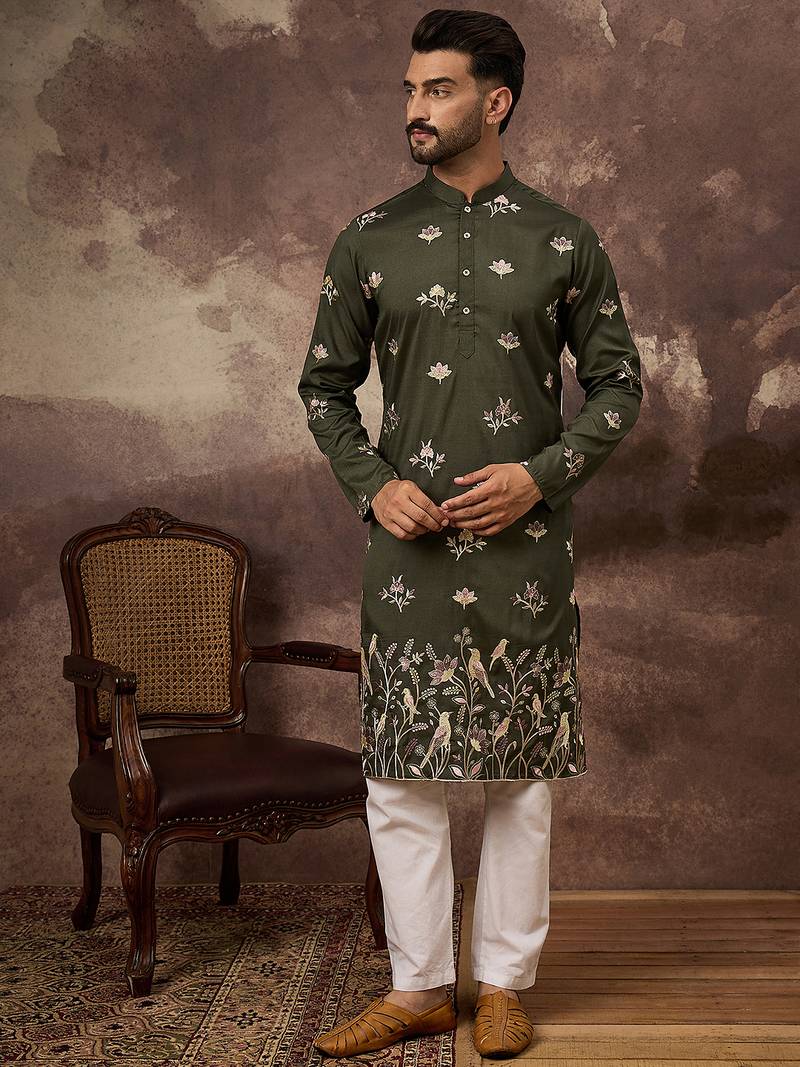 Men green silk blend solid embroidered straight kurta