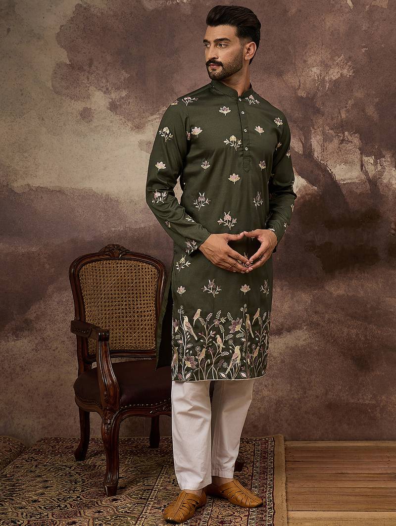 Men green silk blend solid embroidered straight kurta