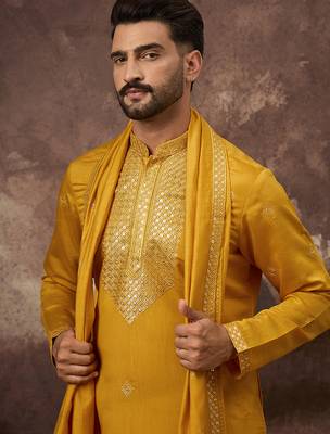 Men yellow silk blend solid embroidered straight kurta with dupatta 1