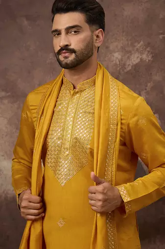 Men yellow silk blend solid embroidered straight kurta with dupatta