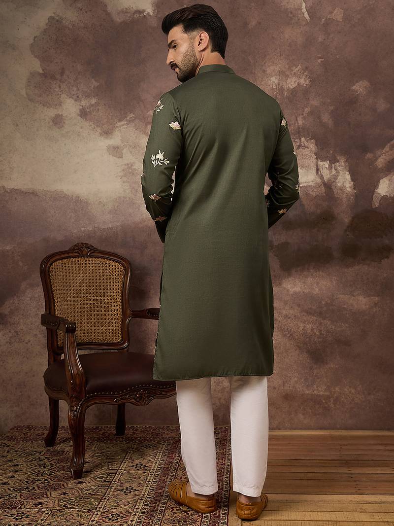 Men green silk blend solid embroidered straight kurta