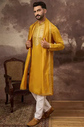 Men yellow silk blend solid embroidered straight kurta with dupatta
