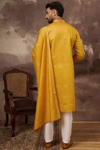 Men yellow silk blend solid embroidered straight kurta with dupatta