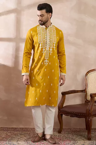 Men yellow silk blend embroidered mandarin collar straight kurta