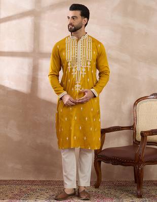 Men yellow silk blend embroidered mandarin collar straight kurta 5