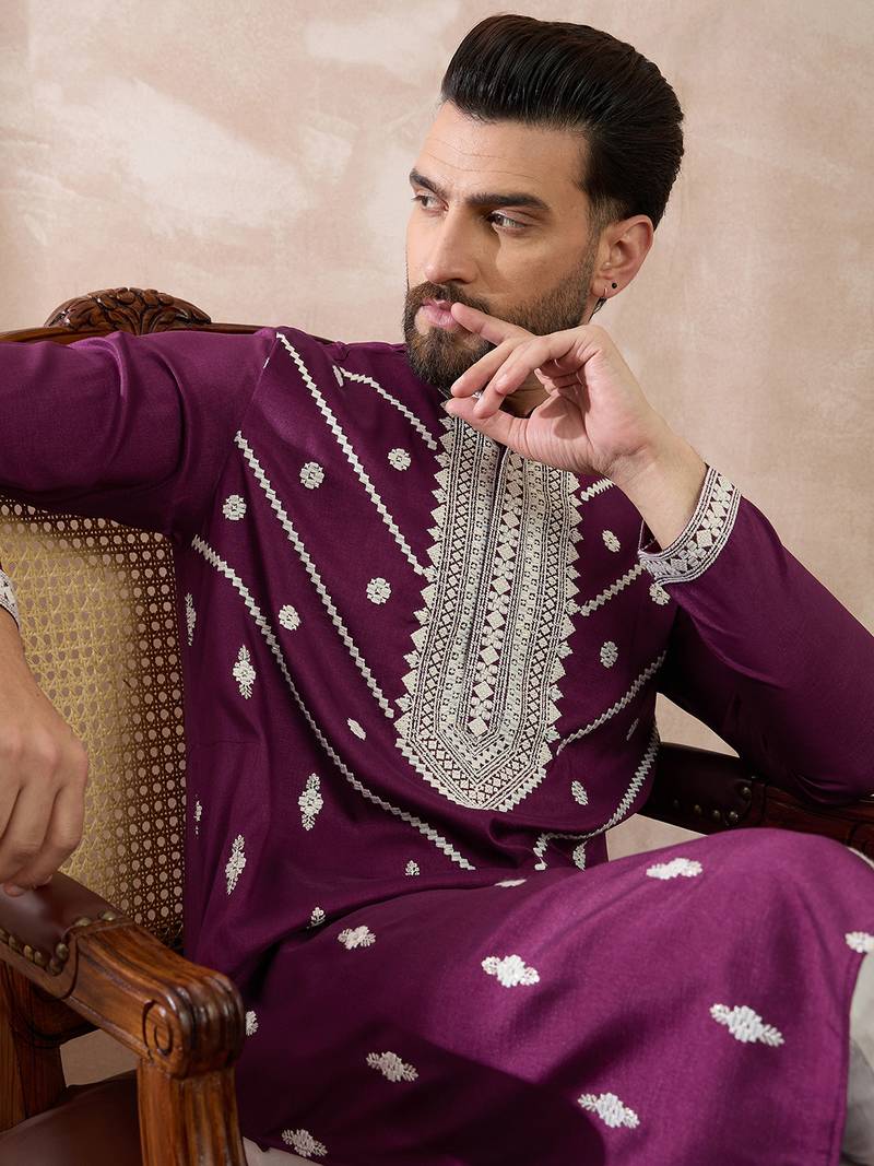 Men purple silk blend embroidered mandarin collar straight kurta