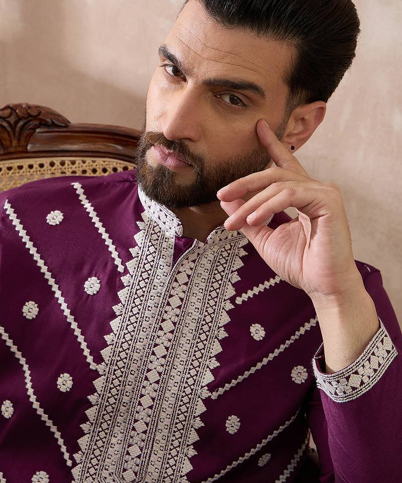 Men purple silk blend embroidered mandarin collar straight kurta