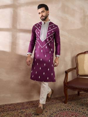 Men purple silk blend embroidered mandarin collar straight kurta 3