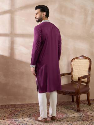 Men purple silk blend embroidered mandarin collar straight kurta 4