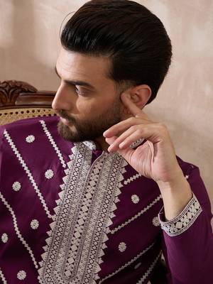 Men purple silk blend embroidered mandarin collar straight kurta 5