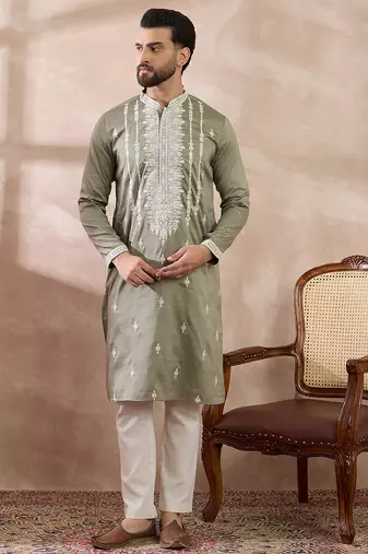 Men green silk blend embroidered mandarin collar straight kurta