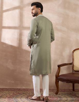 Men green silk blend embroidered mandarin collar straight kurta 4