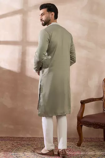 Men green silk blend embroidered mandarin collar straight kurta