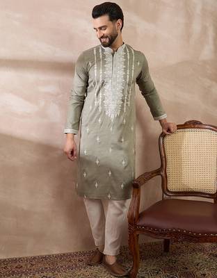 Men green silk blend embroidered mandarin collar straight kurta 5