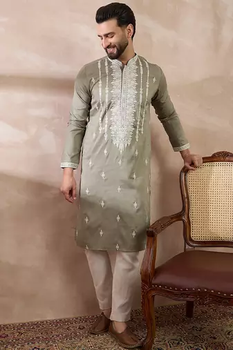Men green silk blend embroidered mandarin collar straight kurta