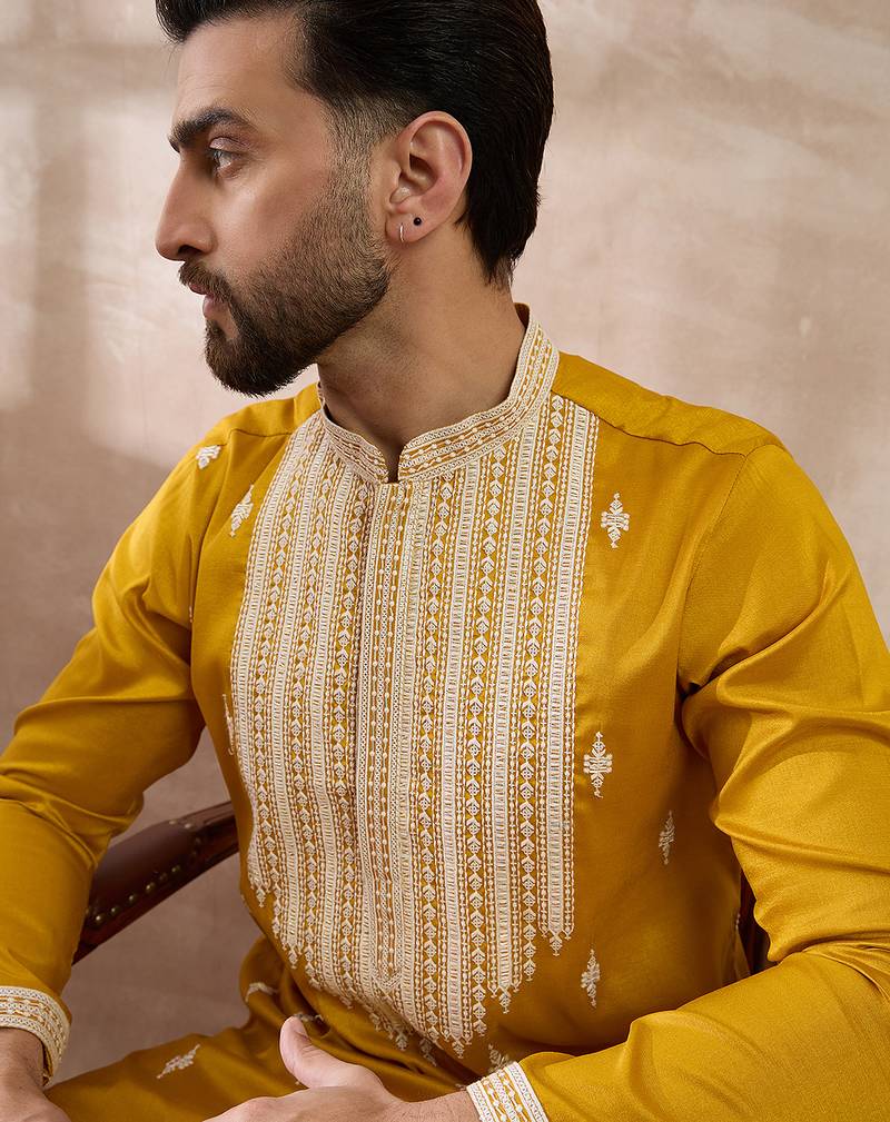 Men yellow silk blend embroidered mandarin collar straight kurta