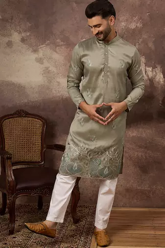Men green silk blend solid embroidered straight kurta