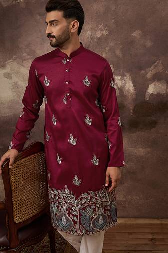 Men maroon silk blend solid embroidered straight kurta