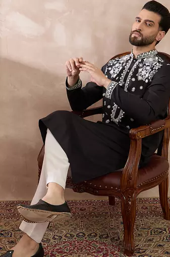 Men black silk blend embroidered mandarin collar straight kurta
