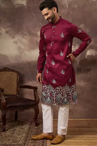Men maroon silk blend solid embroidered straight kurta