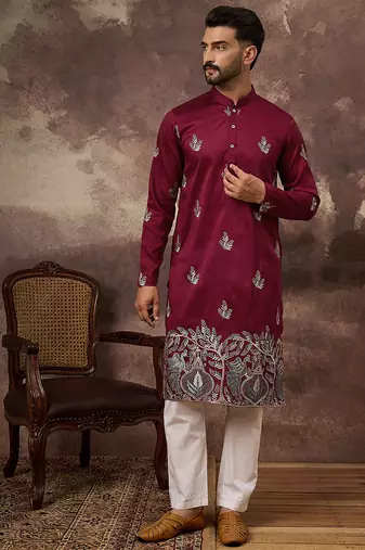Men maroon silk blend solid embroidered straight kurta