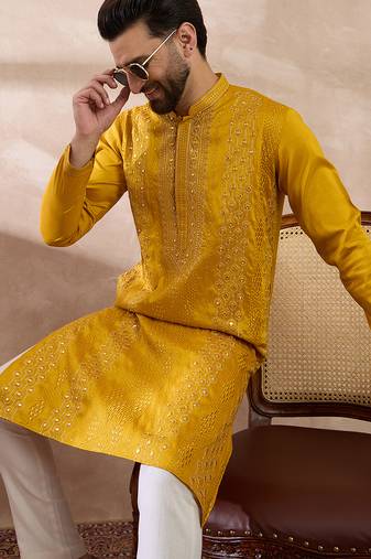 Men mustard silk blend embroidered mandarin collar straight kurta