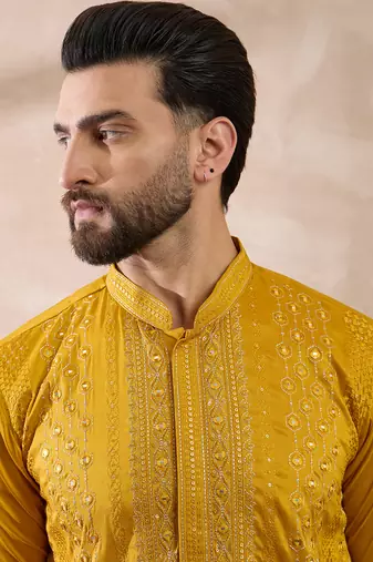 Men mustard silk blend embroidered mandarin collar straight kurta