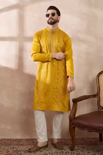Men mustard silk blend embroidered mandarin collar straight kurta