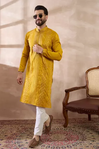 Men mustard silk blend embroidered mandarin collar straight kurta