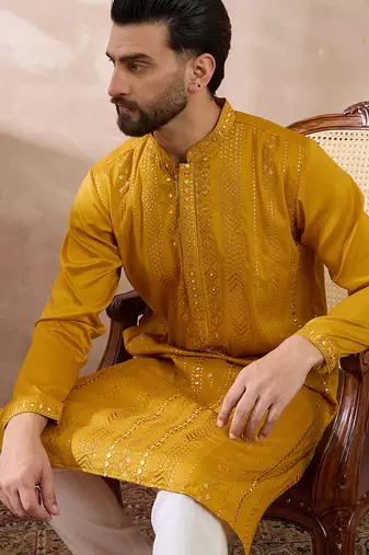 Men mustard silk blend embroidered mandarin collar straight kurta