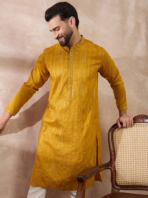 Men mustard silk blend embroidered mandarin collar straight kurta 3