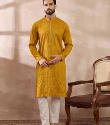 Men mustard silk blend embroidered mandarin collar straight kurta