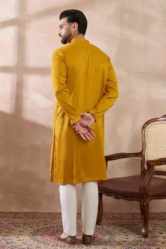 Men mustard silk blend embroidered mandarin collar straight kurta