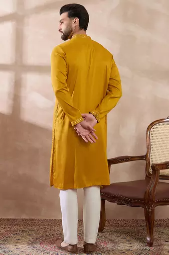 Men mustard silk blend embroidered mandarin collar straight kurta
