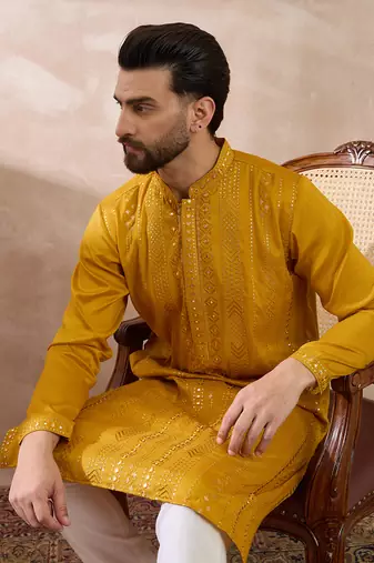 Men mustard silk blend embroidered mandarin collar straight kurta