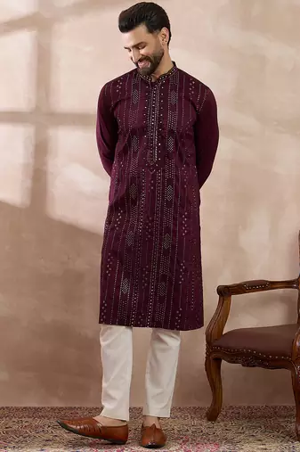 Men purple silk blend embroidered mandarin collar straight kurta