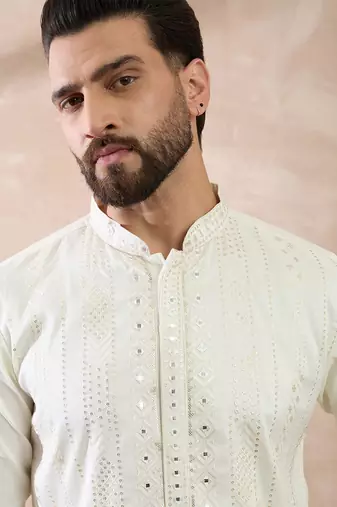 Men white silk blend embroidered mandarin collar straight kurta