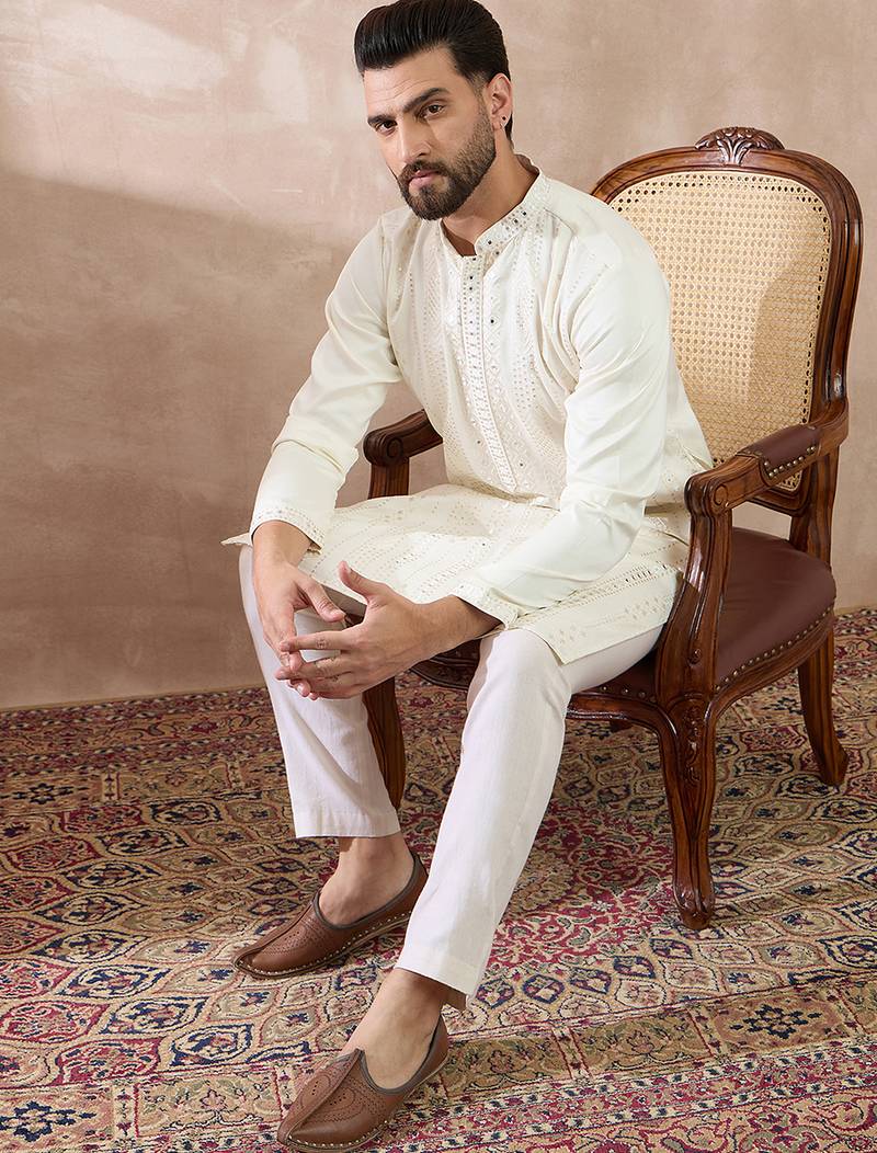 Men white silk blend embroidered mandarin collar straight kurta