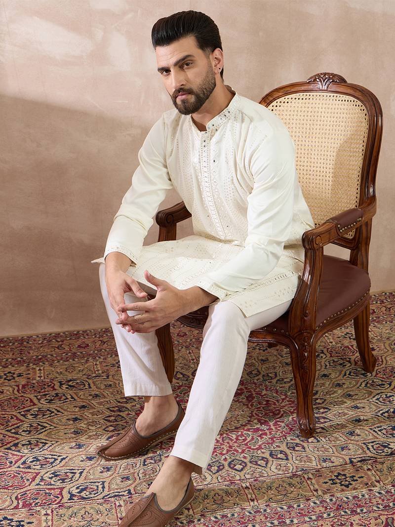 Men white silk blend embroidered mandarin collar straight kurta