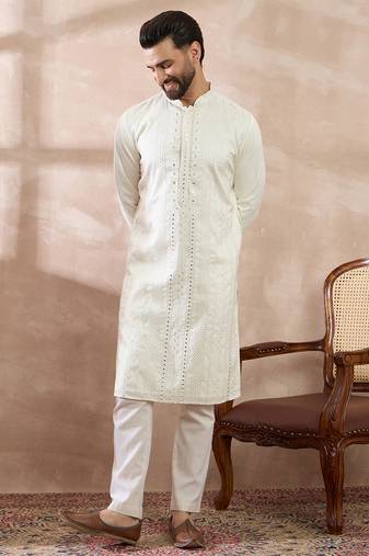 Men white silk blend embroidered mandarin collar straight kurta