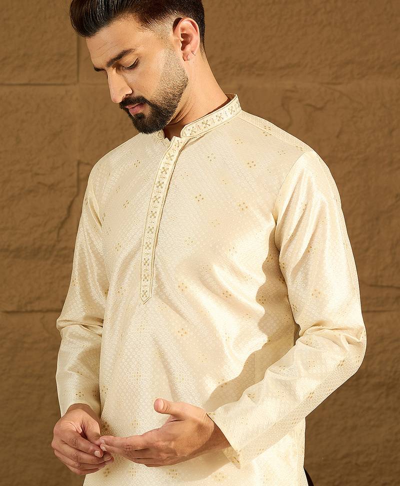 Men off white silk blend solid woven design straight kurta