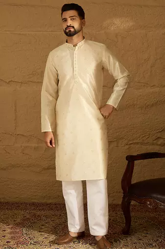 Men off white silk blend solid woven design straight kurta