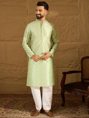 Men green silk blend solid woven design straight kurta 2