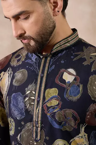 Men navy blue silk blend printed mandarin collar straight kurta