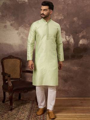 Men green silk blend solid woven design straight kurta 2