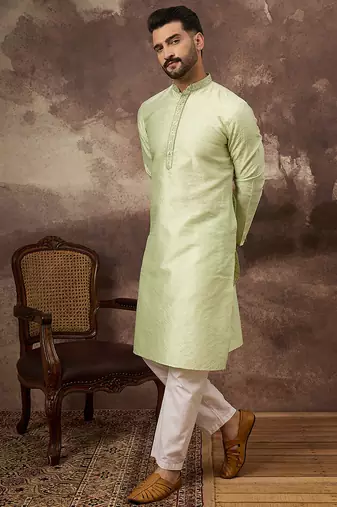 Men green silk blend solid woven design straight kurta