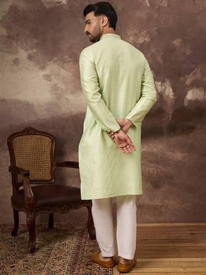 Men green silk blend solid woven design straight kurta 4