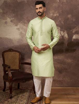 Men green silk blend solid woven design straight kurta 5